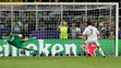 Cristiano Ronaldo premieňa rozhodujúcu penaltu vo finále Ligy majstrov 2015/2016.