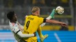 Alphonso Davies (Bayern) a Erling Haaland (Dortmund).