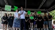 Na snímke zľava odvolaná generálna riaditeľka Slovenskej národnej galérie (SNG) Alexandra Kusá a odvolaný generálny riaditeľ Slovenského národného divadla (SND) Matej Drlička stoja na pódiu počas protestného z