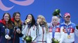 Zjazdová lyžiarka Henrieta Farkašová (uprostred vľavo) a jej navádzačka Natália Šubrtová (uprostred vpravo) tešiac sa zo zlatej 
