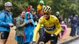 Chris Froome si užíval poslednú etapu s pohárikom šampanského.