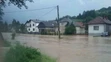 Hasiči zasahujú v mnohých miestach.