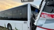 Zrážka kamiónu s autobusom na východe