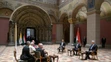 Pápež František (tretí vľavo), maďarský prezident János Áder (druhý vpravo) a premiér Viktor Orbán (tretí vpravo).