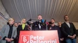 Kandidát na prezidenta SR Peter Pellegrini (uprostred) reaguje na predbežné neoficiálne výsledky po sčítaní 98 percent hlasov vo svojej volebnej centrále.