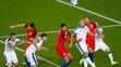 Martin Škrtel so spoluhráčmi v zápase s Anglickom.