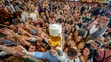 V Mníchove sa po dvojročnej prestávke zavinenej pandémiou koronavírusu začal Oktoberfest.