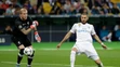 Brankár Karius naservíroval prvý gól Benzemovi.