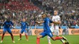 Dimitri Payet strieľa gól do siete Islandu na ME.