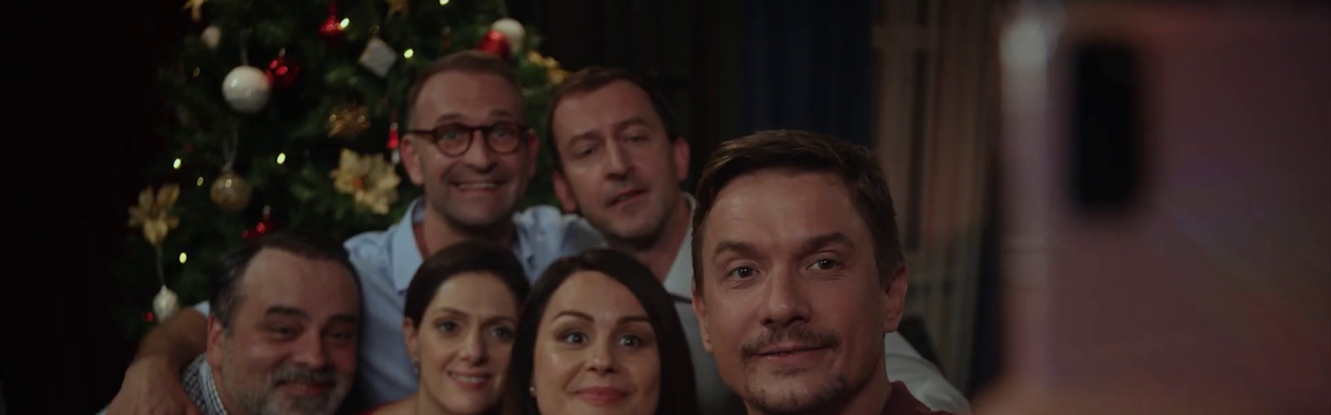 Záber z filmu Známi neznámi