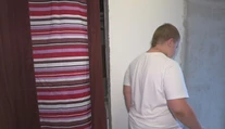 Matka dostala príspevok na bezbariérovú kúpeľňu pre postihnutého syna, teraz ich musí vrátiť
