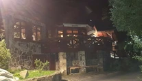V kolibe na Štrbskom plese sa strieľalo, ľudia v panike utekali a vrhali sa pod stoly
