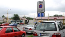 Košičania sú rukojemníkmi v cudzom spore. Nevedia, komu majú zaplatiť za parkovanie
