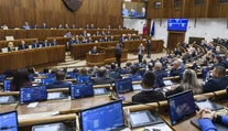 Zdravotné odvody by sa mohli pre zamestnávateľov a živnostníkov zvýšiť len dočasne