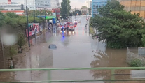 VIDEO: Viedňou sa prehnala smršť. Ulice zaplavila voda