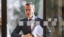 Minister Drucker má za sebou prvý školský rok. Platy učiteľov sa mu nepodarilo zvýšiť, no poslancom posiela jasný odkaz