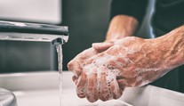 Ich umývanie zachraňuje životy. V Európe sú ročne milióny prípadov infekcií pre špinavé ruky
