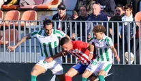 VIDEO: Hráč utrpel počas zápasu infarkt. Život mu zachránil voperovaný defibrilátor