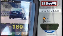 Muž spôsobil dopravnú nehodu a ušiel, keď ho neskôr chytili policajti, nafúkal vyše 4 promile