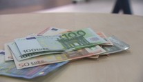 Euro sa dostalo na trojročné maximum, tešia sa dovolenkári i ľudia s hypotékou