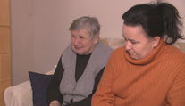 Mama s dcérou si nevedia dať rady. Čakali sedem mesiacov, no opatrovateľský príspevok im neschválili
