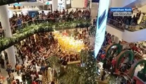 Vianočné nákupné šialenstvo: Ľudia si skákali po hlavách pre darčekové karty v balónoch