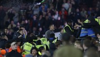 VIDEO: West Ham vyradil Chelsea, ústrednou témou sú však výtržnosti fanúšikov