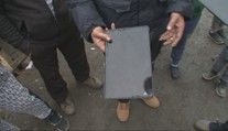 Majú popraskané displeje, iné skončili v záložni. Pozreli sme sa, ako v osadách naložili s tabletmi za štátny príspevok