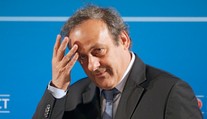 Bývalého šéfa UEFA Platiniho zadržala francúzska polícia