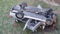 Unikal pred policajtmi, no spadol z mosta. Mladý vodič zraneniam podľahol
