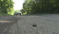 Čakajú na asfalt už od apríla. Cestu pri obci Havaj frézovali, no odrazu sa práce zastavili