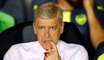 Niekdajší kouč Arsenalu Wenger navrhuje uvoľnenie pravidla o ofsajde