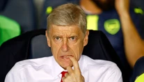 Niekdajší kouč Arsenalu Wenger navrhuje uvoľnenie pravidla o ofsajde