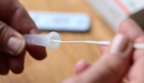 Kedy si urobiť domáci test na COVID-19, aby vám vyšiel čo najpresnejší výsledok? Tu je odpoveď