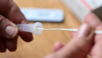 Kedy si urobiť domáci test na COVID-19, aby vám vyšiel čo najpresnejší výsledok? Tu je odpoveď