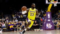 LA Lakers odštartovali novú éru s LeBronom Jamesom prehrou