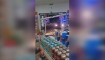 Opitý muž v Dolnom Kubíne prepadol benzínku. S autom vošiel dnu a ľuďom sa vyhrážal s nožmi v rukách