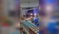 Opitý muž v Dolnom Kubíne prepadol benzínku. S autom vošiel dnu a ľuďom sa vyhrážal s nožmi v rukách