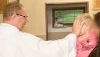 Od školáčky (12) vyžadoval orálny sex. Obvinili ďalšieho kňaza, ktorý roky pôsobil v Dolnom Kubíne