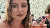 Po rokoch ju opustil partner, opitá nasadla do auta a štyrikrát narazila do auta jeho novej partnerky