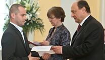 Poslanec Kolesár vraj dostal facku od spolustraníkov ĽSNS, obrátil sa na NAKA