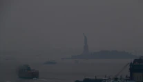 Východné pobrežie USA zahalil sivý opar. Spôsobili ho rozsiahle požiare