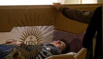 Cirkev ukázala telo 14 rokov mŕtveho chlapca. Pápež nevidí prekážky vyhlásiť ho za svätého