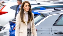 Nový portrét princeznej Kate vyvolal kontroverzné reakcie. To maľovalo dieťa? Pýtajú sa ľudia