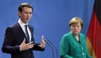 Merkelová chce hodnotiť Kurza podľa činov, v utečeneckej politike sa rozchádzajú