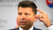 Borguľa vystupuje z klubu Sme rodina, Krošlák zahlasuje za pád vlády