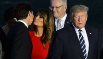 Fotka, ktorá dráždi fantáziu: Medzi Melaniou Trumpovou a Justinom Trudeaoum to poriadne iskrilo