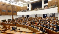 Vyše 16-hodinová debata o školstve a zdravotníctve nič nevyriešila