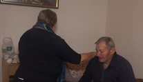 Dôchodcovia, ktorí opatrujú blízkych, už nebudú dostávať nižší príspevok oproti ostatným. Odmena sa dorovná
