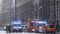 Útok v Louvri bol podľa francúzskeho prezidenta zrejme teroristickým činom